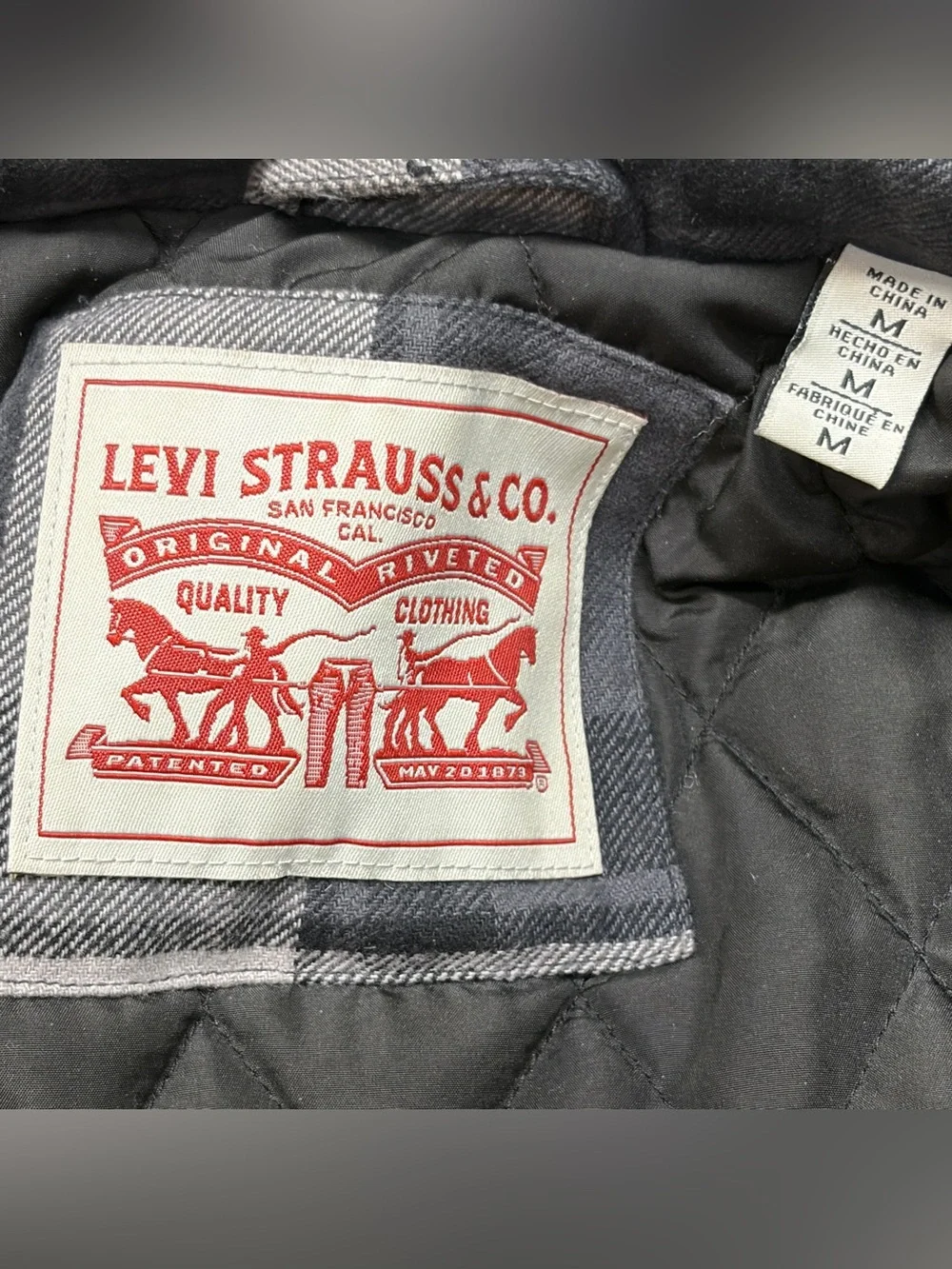 Levi's Men's Size M Quilted Lined Flannel Shirt Jacket Gray Black Plaid Shacket - Picture 5 of 10